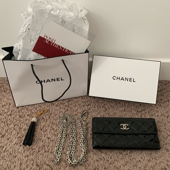 Authentic Chanel wallet on chain w/ D rings, box and bag. 7.75 X 4 X 1.5 inches - Picture 2 of 13
